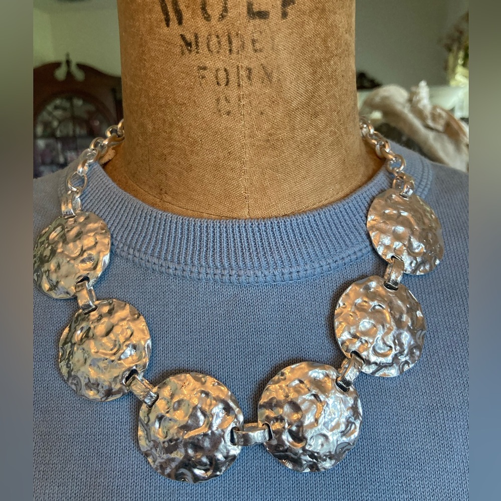 NWT Karine Sultan Hammered Disc Statement Necklace Silvertone 20”
